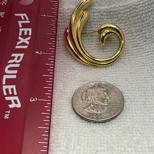 Gold toned Swirl Brooch Pin — Elegant